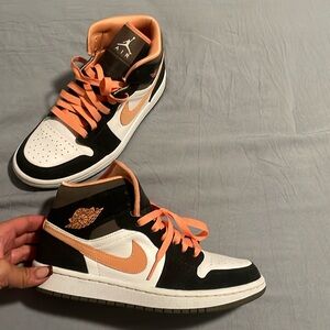 Women’s air Jordan 1 mid SE